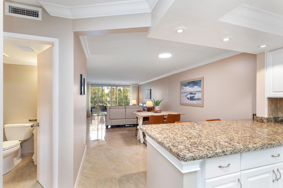 На продажу: $259,999 (2 спален, 2 ванн, 980 Квадратных фут)