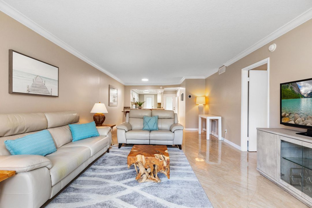 На продажу: $259,999 (2 спален, 2 ванн, 980 Квадратных фут)