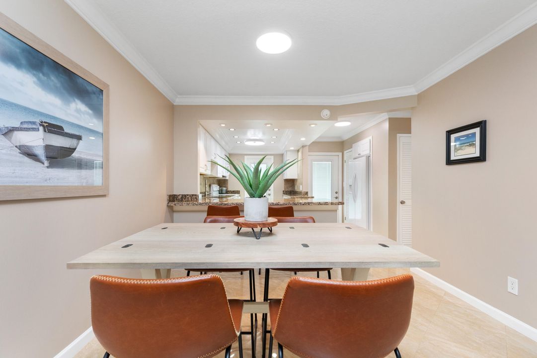 На продажу: $259,999 (2 спален, 2 ванн, 980 Квадратных фут)