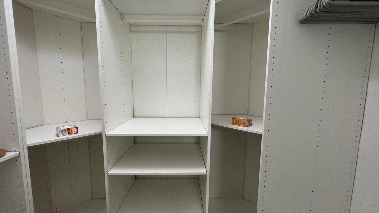 For Rent: $2,500 (2 beds, 2 baths, 1385 Square Feet)