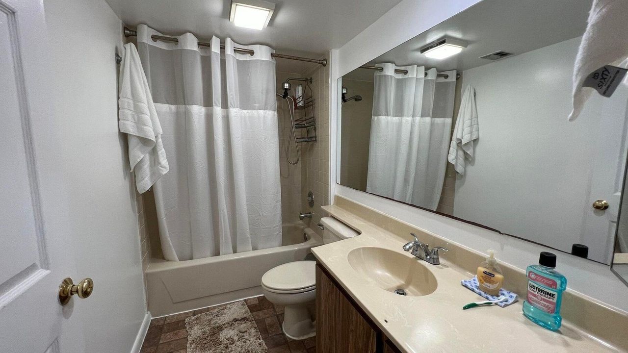 For Rent: $2,500 (2 beds, 2 baths, 1385 Square Feet)