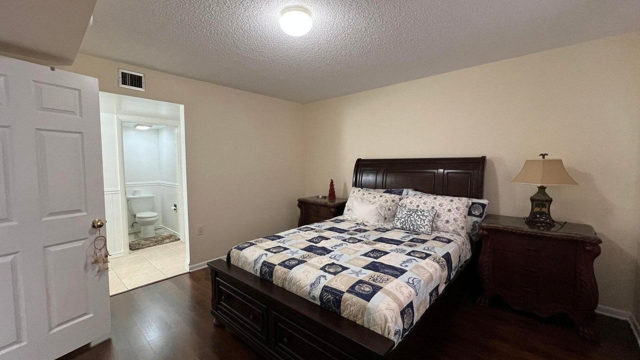 For Rent: $2,500 (2 beds, 2 baths, 1385 Square Feet)