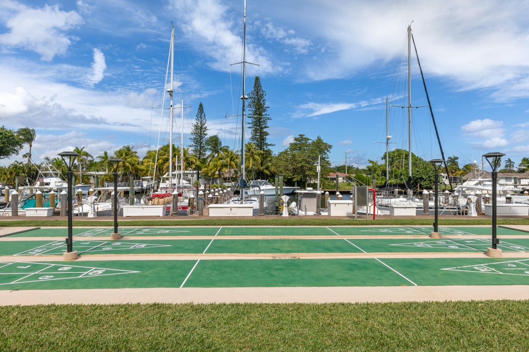 На продажу: $259,999 (2 спален, 2 ванн, 980 Квадратных фут)