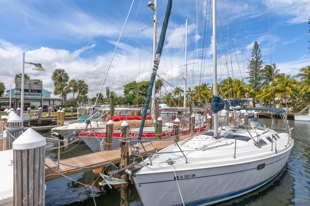 На продажу: $259,999 (2 спален, 2 ванн, 980 Квадратных фут)