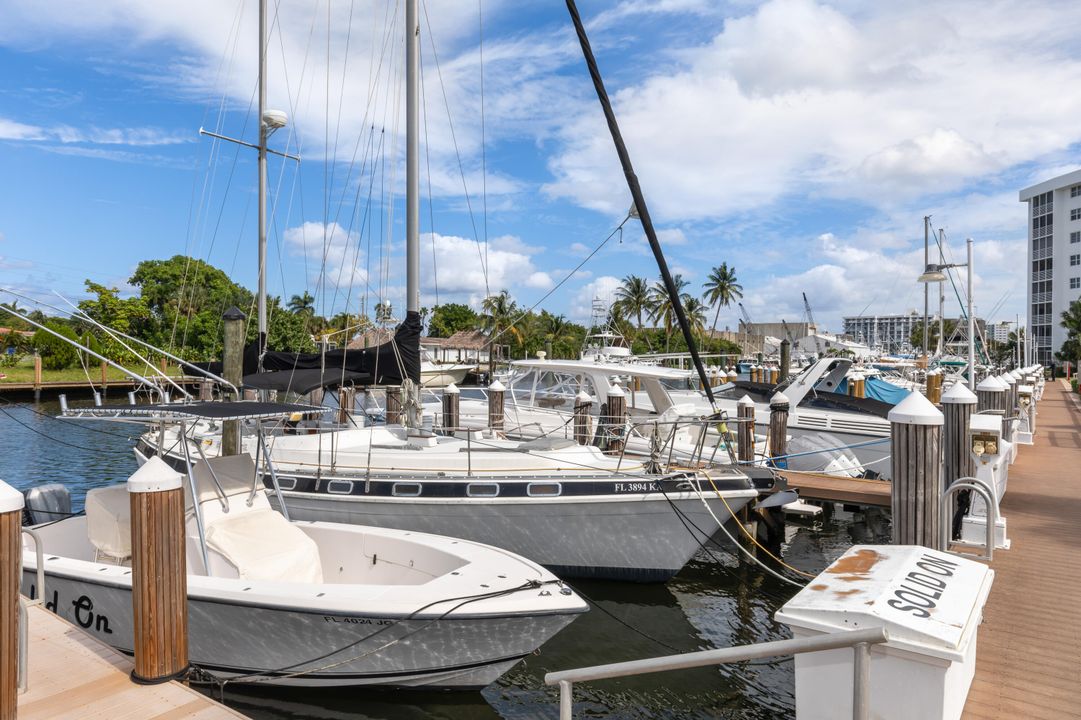 На продажу: $259,999 (2 спален, 2 ванн, 980 Квадратных фут)