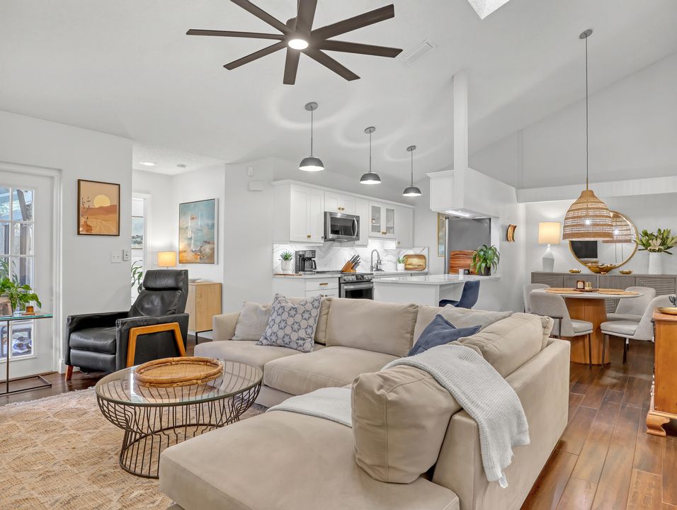 Active With Contract: $495,000 (3 beds, 3 baths, 1356 Square Feet)