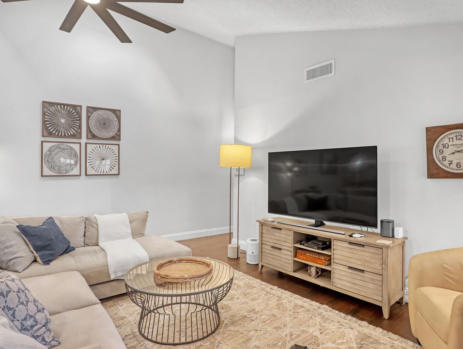 Active With Contract: $495,000 (3 beds, 3 baths, 1356 Square Feet)