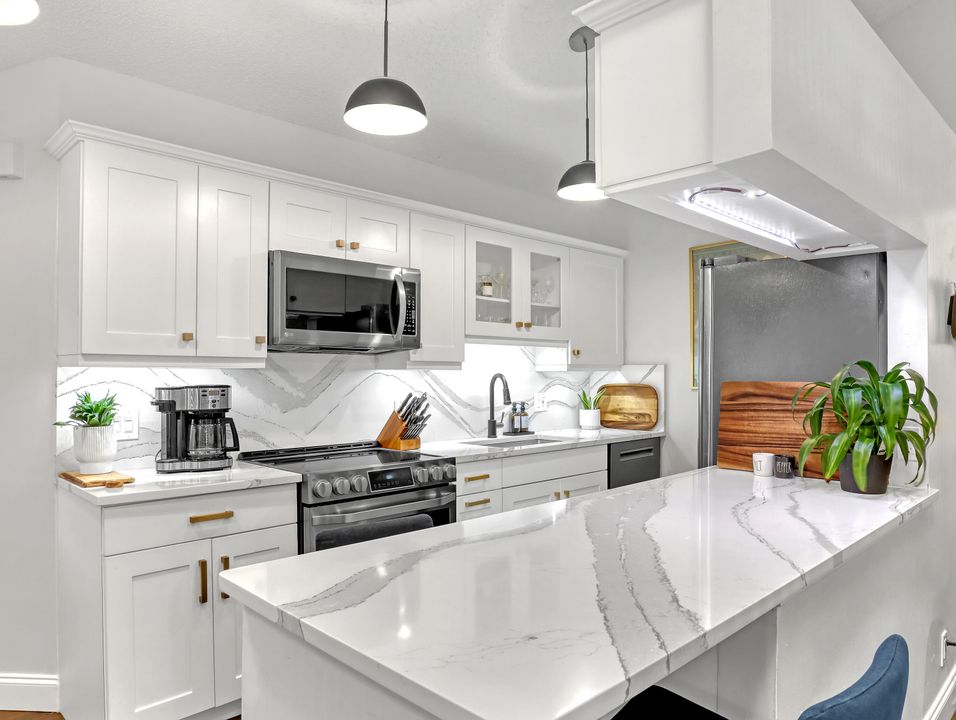 Active With Contract: $495,000 (3 beds, 3 baths, 1356 Square Feet)