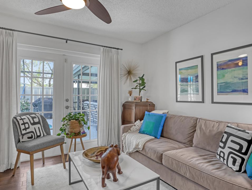 Active With Contract: $495,000 (3 beds, 3 baths, 1356 Square Feet)