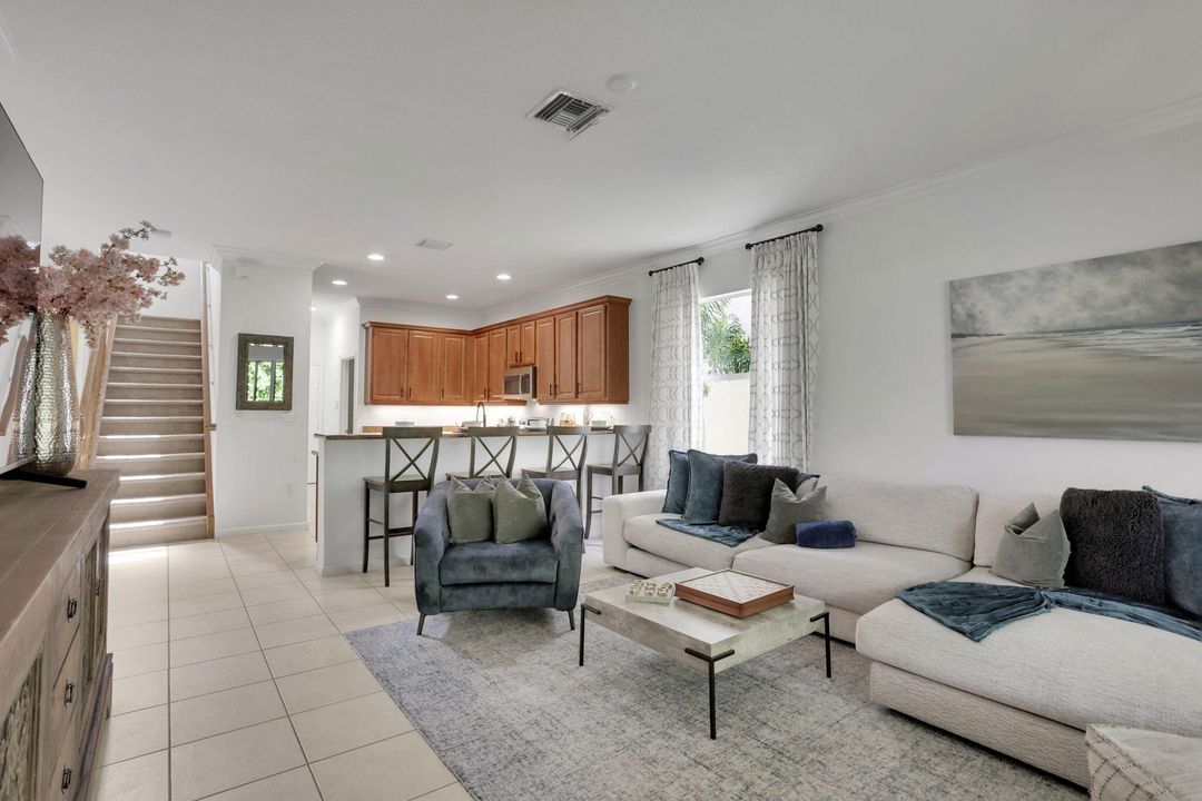 En Venta: $675,000 (4 camas, 2 baños, 2425 Pies cuadrados)