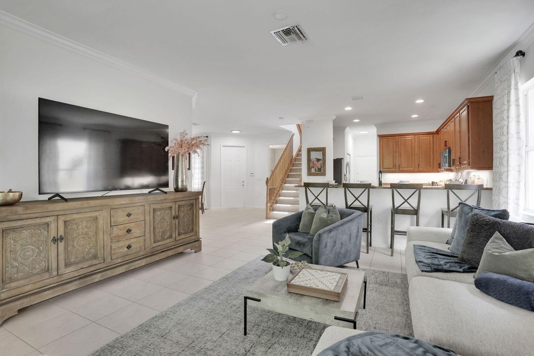 En Venta: $675,000 (4 camas, 2 baños, 2425 Pies cuadrados)