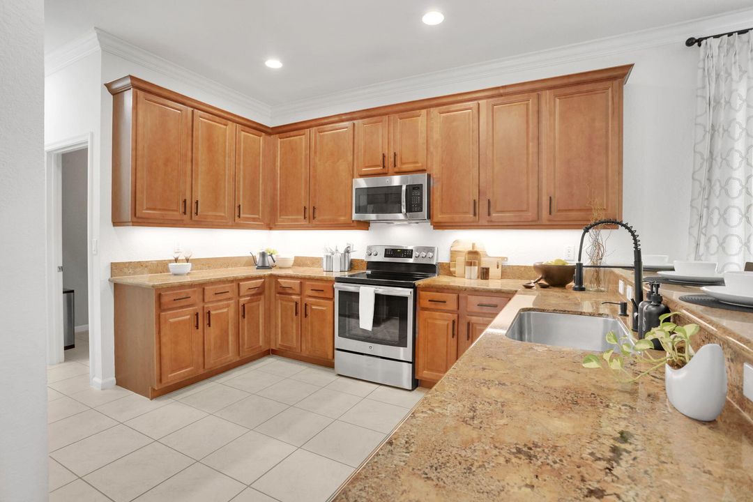 En Venta: $675,000 (4 camas, 2 baños, 2425 Pies cuadrados)