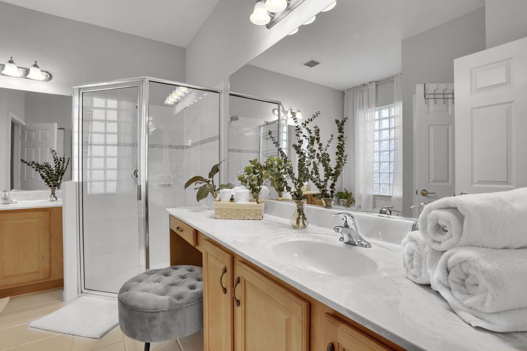 En Venta: $675,000 (4 camas, 2 baños, 2425 Pies cuadrados)