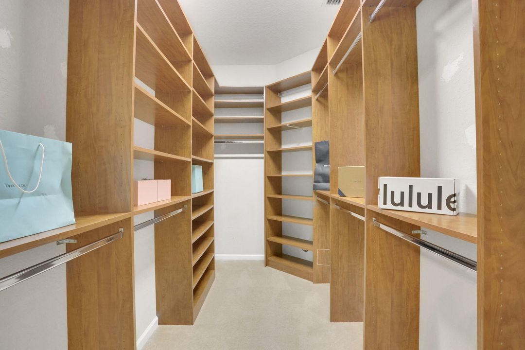 En Venta: $675,000 (4 camas, 2 baños, 2425 Pies cuadrados)