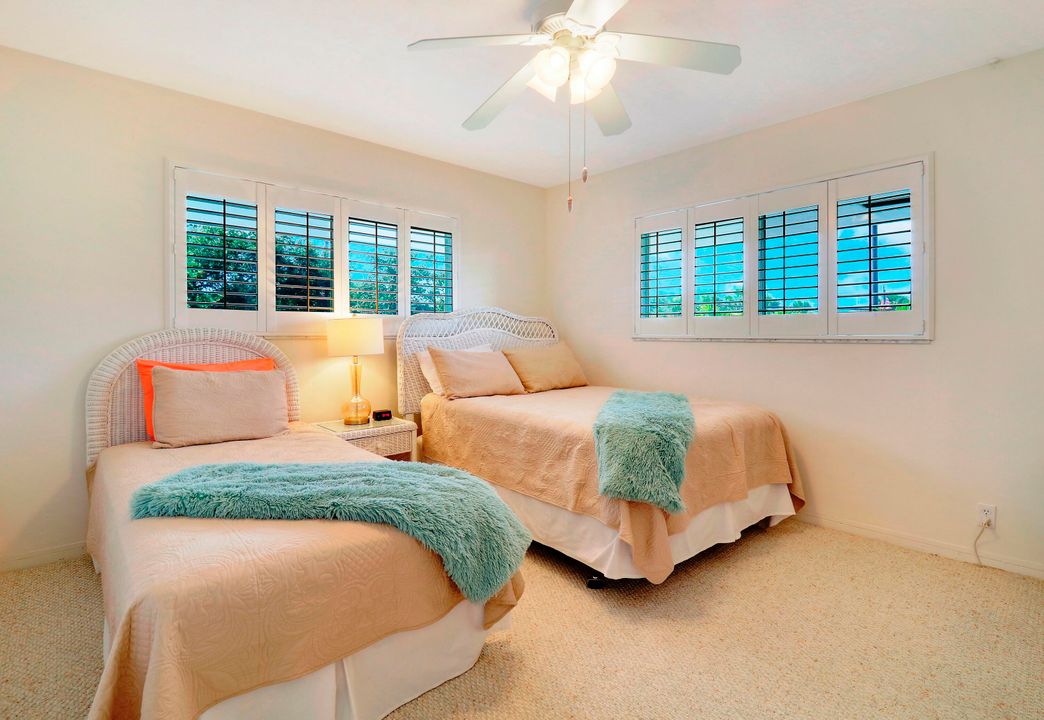 For Sale: $259,900 (2 beds, 2 baths, 920 Square Feet)