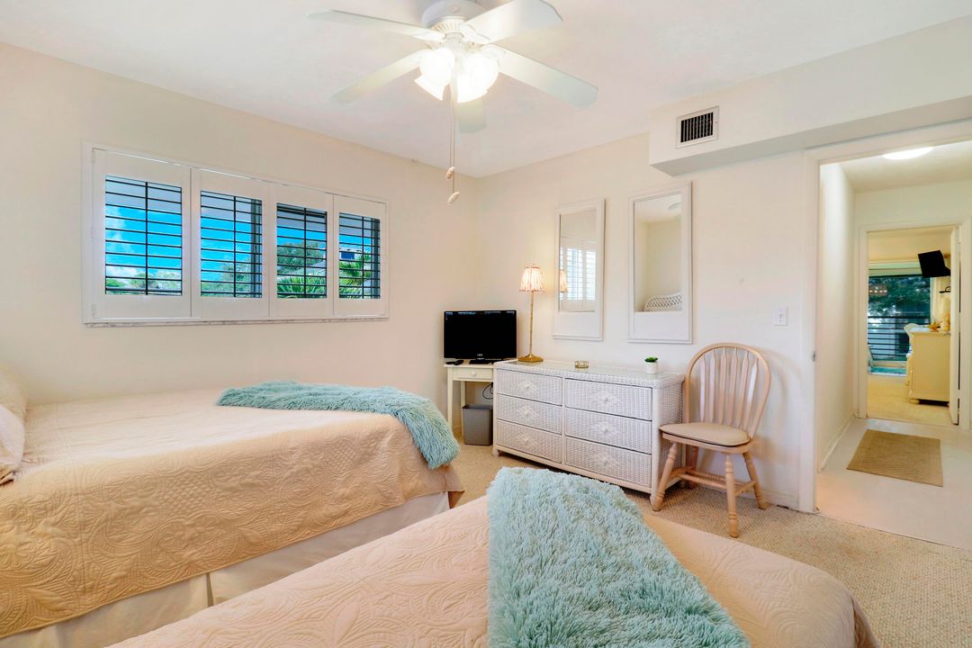 For Sale: $259,900 (2 beds, 2 baths, 920 Square Feet)