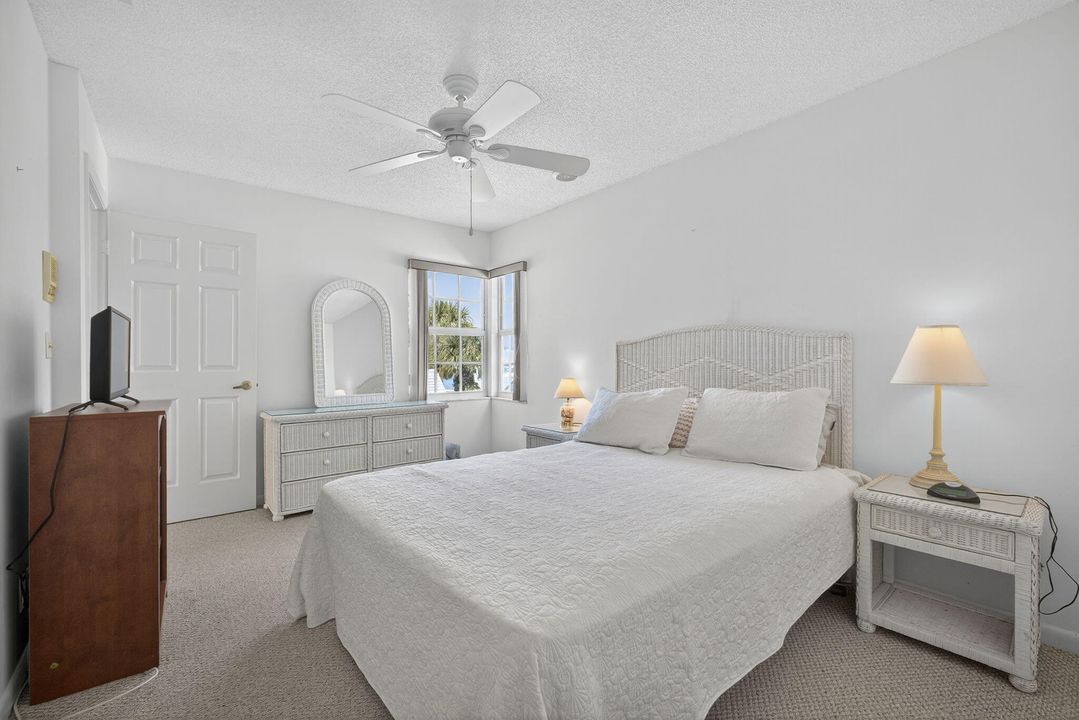 For Sale: $715,000 (3 beds, 2 baths, 1990 Square Feet)