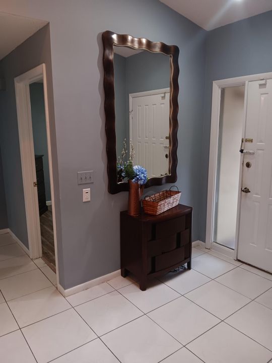 Под контрактом: $2,500 (3 спален, 2 ванн, 1300 Квадратных фут)