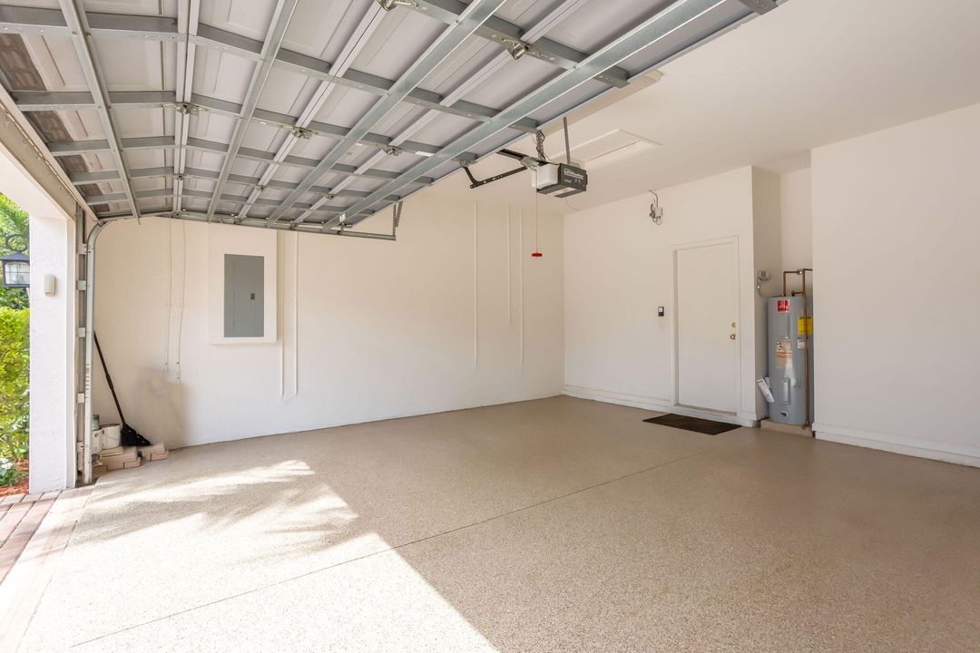 En Venta: $675,000 (4 camas, 2 baños, 2425 Pies cuadrados)