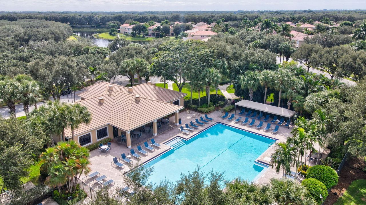 En Venta: $675,000 (4 camas, 2 baños, 2425 Pies cuadrados)