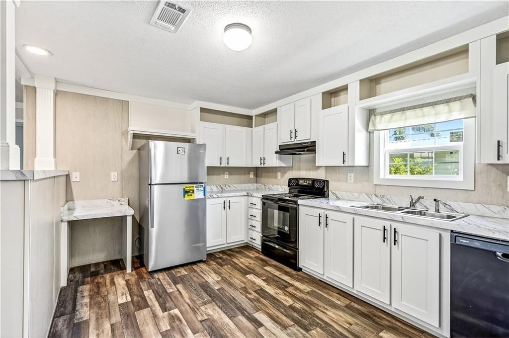 待售: $210,000 (3 贝兹, 2 浴室, 1456 平方英尺)