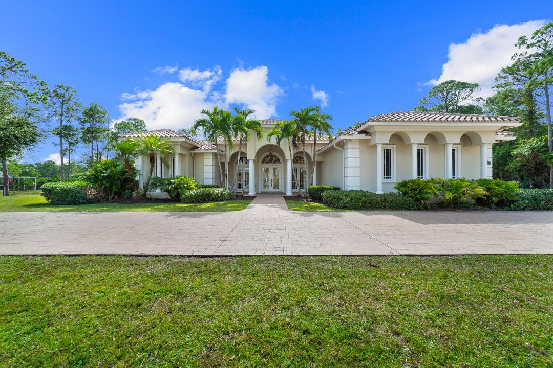 Под контрактом: $1,350,000 (5 спален, 6 ванн, 4095 Квадратных фут)