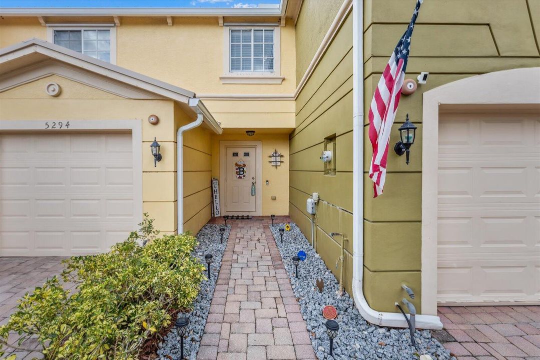 На продажу: $332,500 (3 спален, 2 ванн, 1492 Квадратных фут)