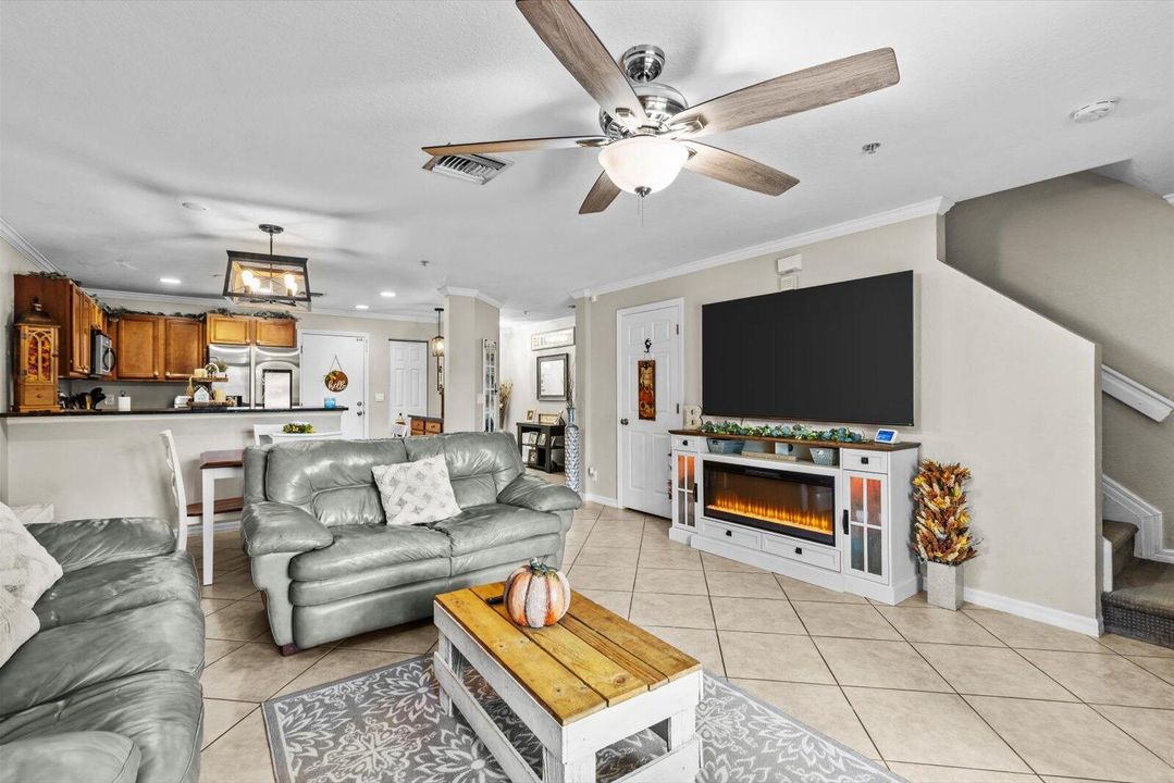 На продажу: $332,500 (3 спален, 2 ванн, 1492 Квадратных фут)