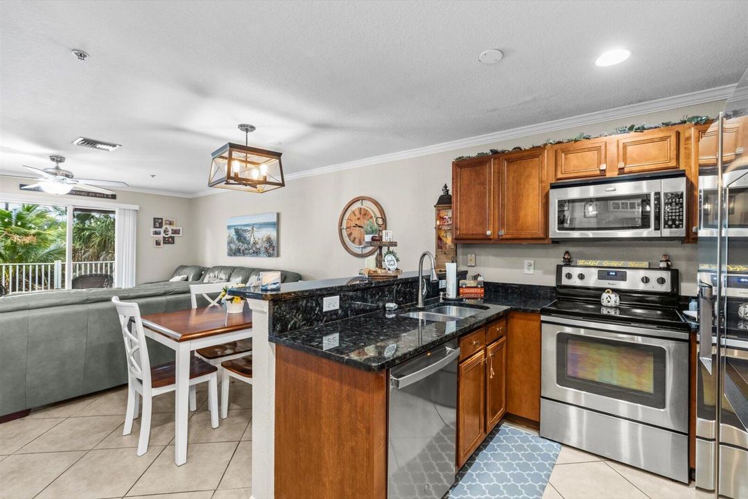 На продажу: $332,500 (3 спален, 2 ванн, 1492 Квадратных фут)