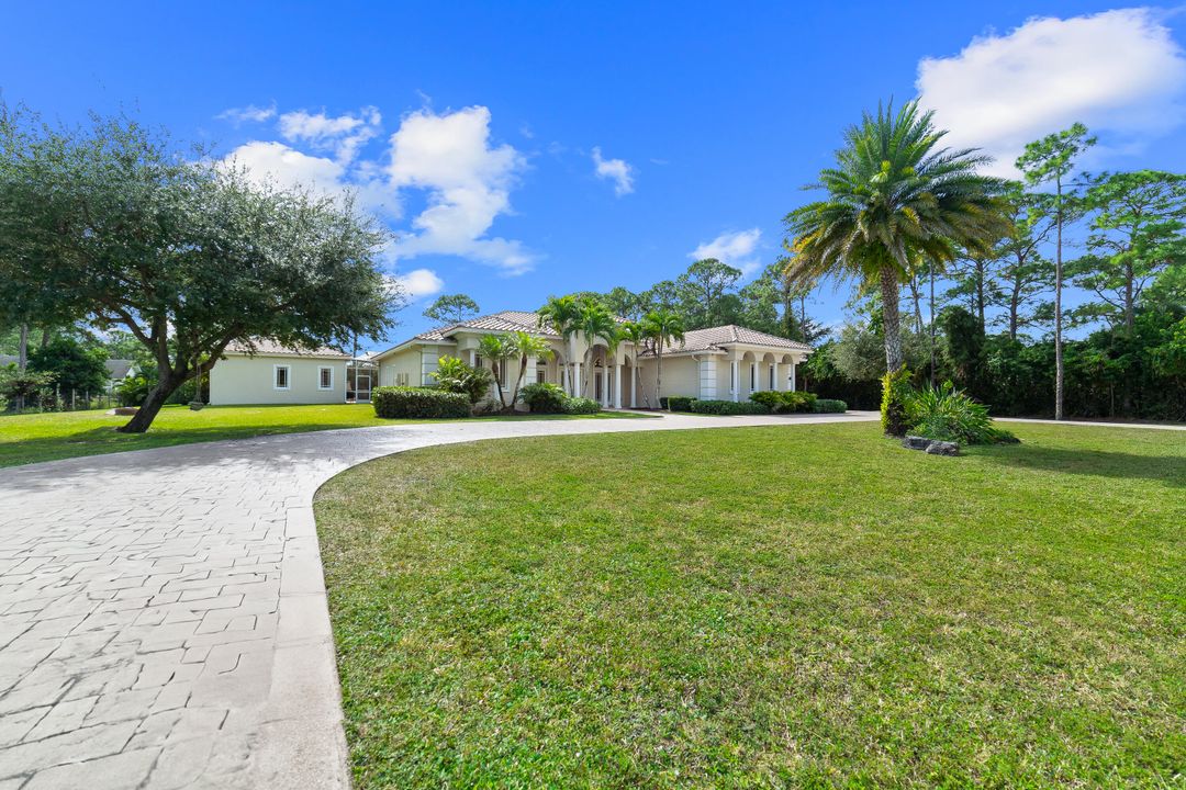 Под контрактом: $1,350,000 (5 спален, 6 ванн, 4095 Квадратных фут)