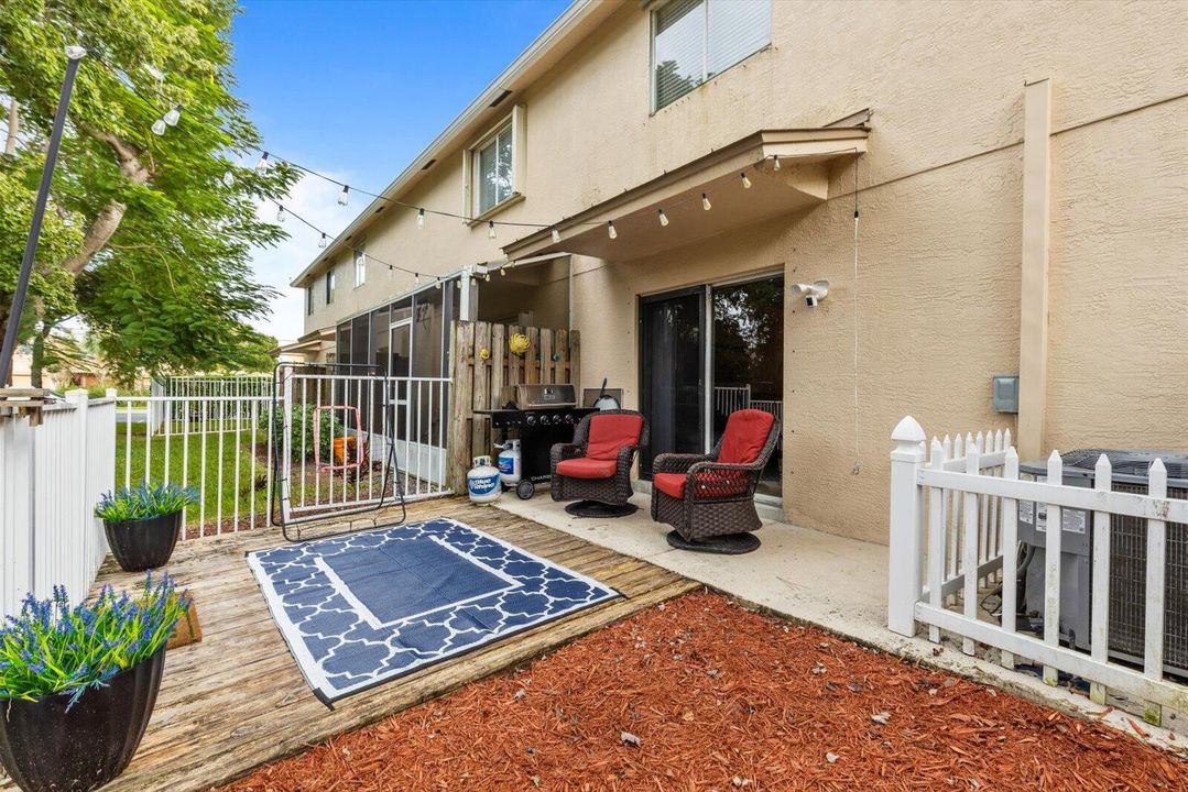 На продажу: $332,500 (3 спален, 2 ванн, 1492 Квадратных фут)