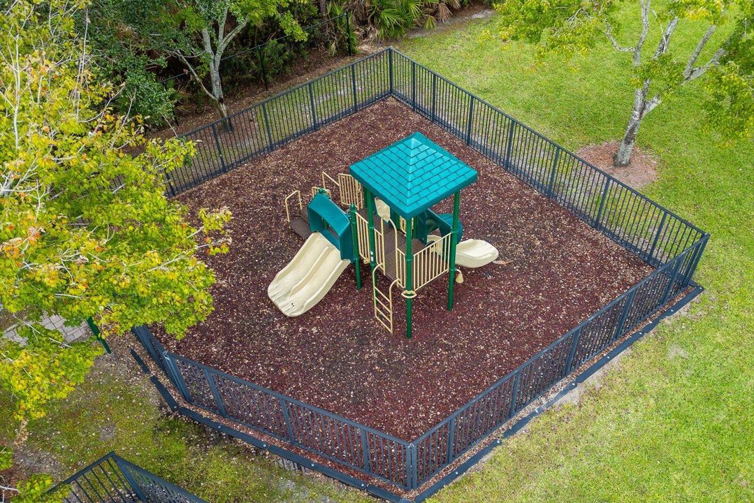 На продажу: $332,500 (3 спален, 2 ванн, 1492 Квадратных фут)