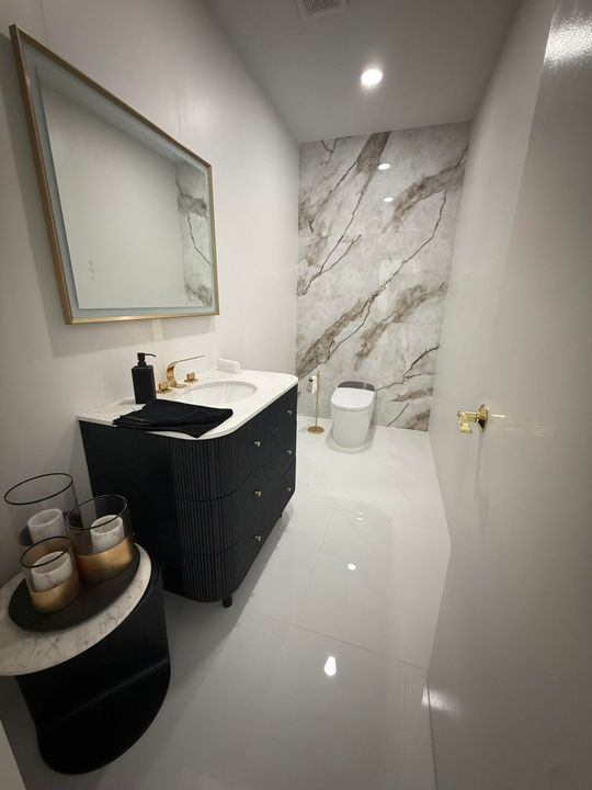 Под контрактом: $6,900 (3 спален, 3 ванн, 2123 Квадратных фут)