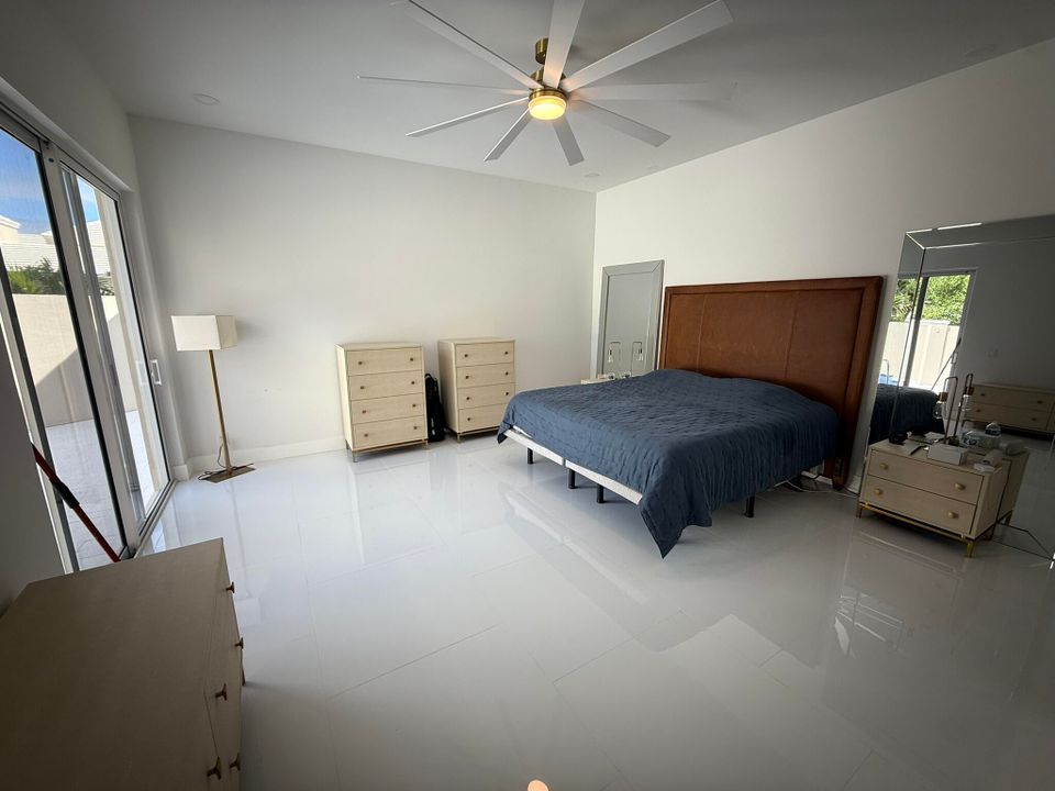 Под контрактом: $6,900 (3 спален, 3 ванн, 2123 Квадратных фут)