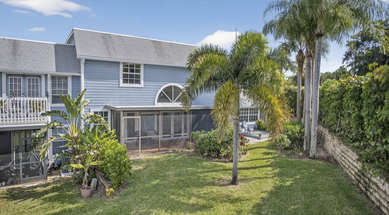 For Sale: $715,000 (3 beds, 2 baths, 1990 Square Feet)