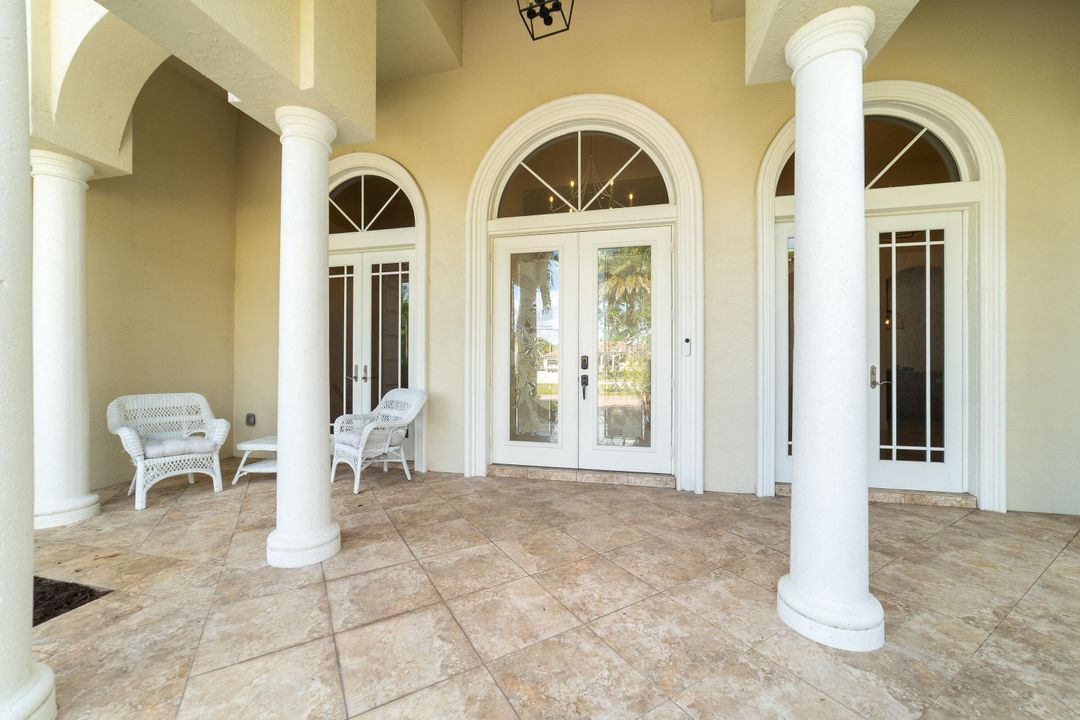 Под контрактом: $1,350,000 (5 спален, 6 ванн, 4095 Квадратных фут)