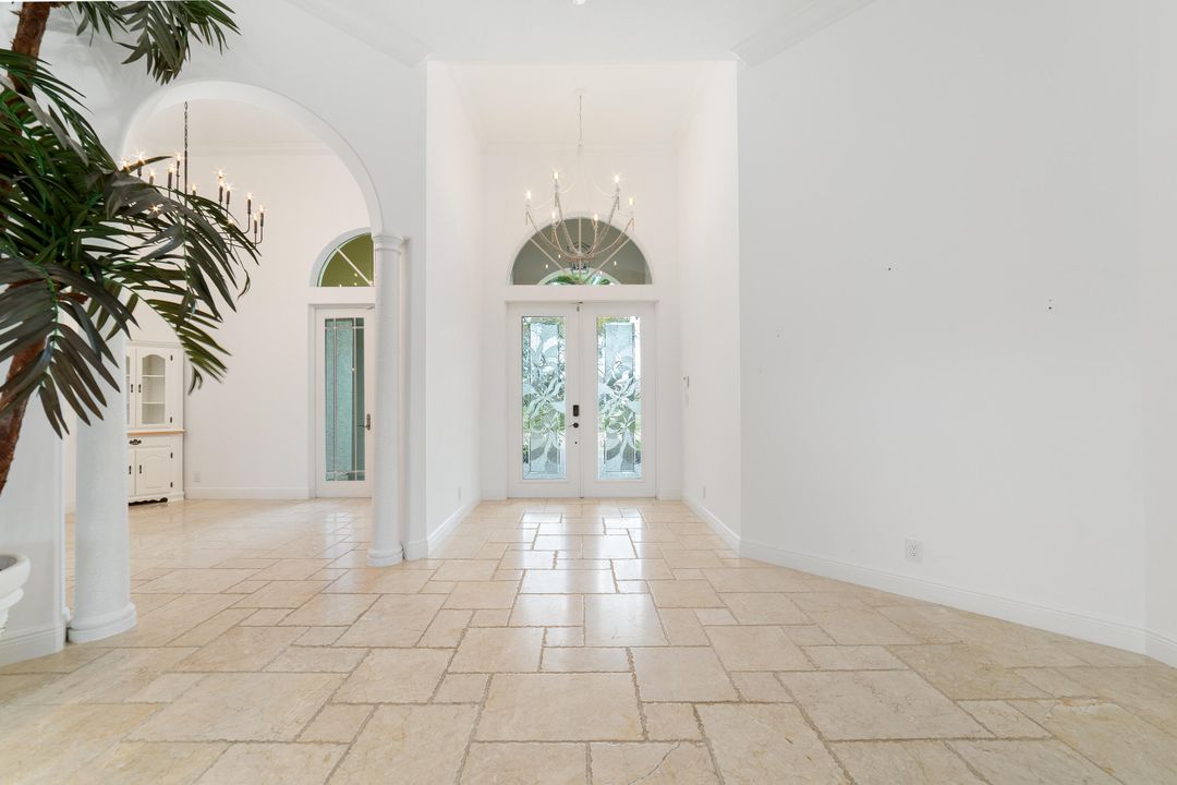 Под контрактом: $1,350,000 (5 спален, 6 ванн, 4095 Квадратных фут)