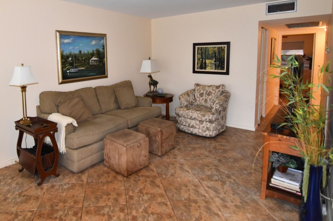 Activo con contrato: $135,000 (2 camas, 2 baños, 896 Pies cuadrados)