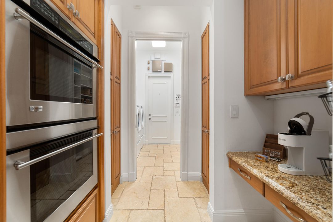 Под контрактом: $1,350,000 (5 спален, 6 ванн, 4095 Квадратных фут)