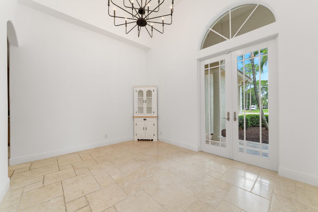 Под контрактом: $1,350,000 (5 спален, 6 ванн, 4095 Квадратных фут)