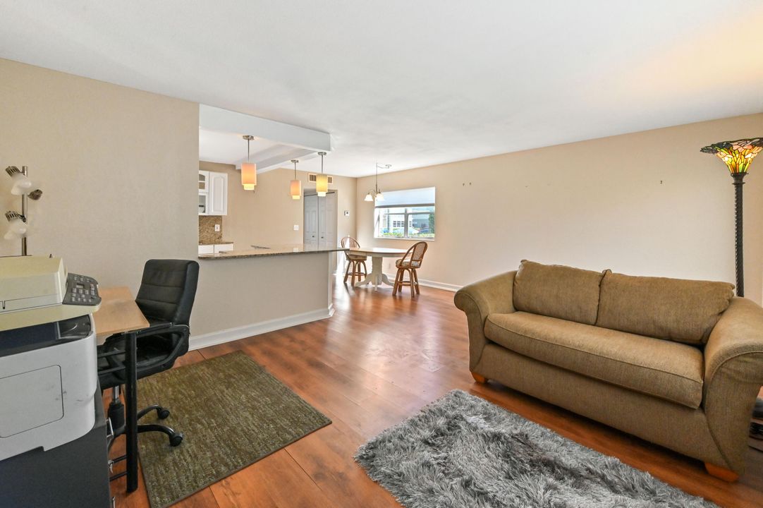 待售: $79,000 (1 贝兹, 1 浴室, 720 平方英尺)