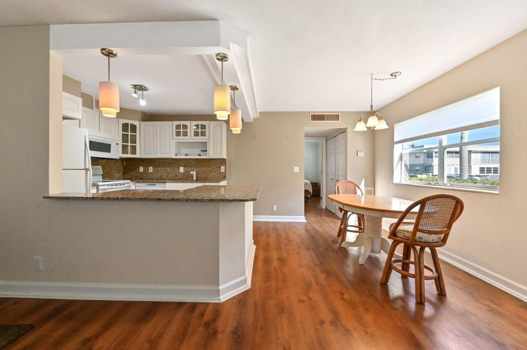 待售: $79,000 (1 贝兹, 1 浴室, 720 平方英尺)