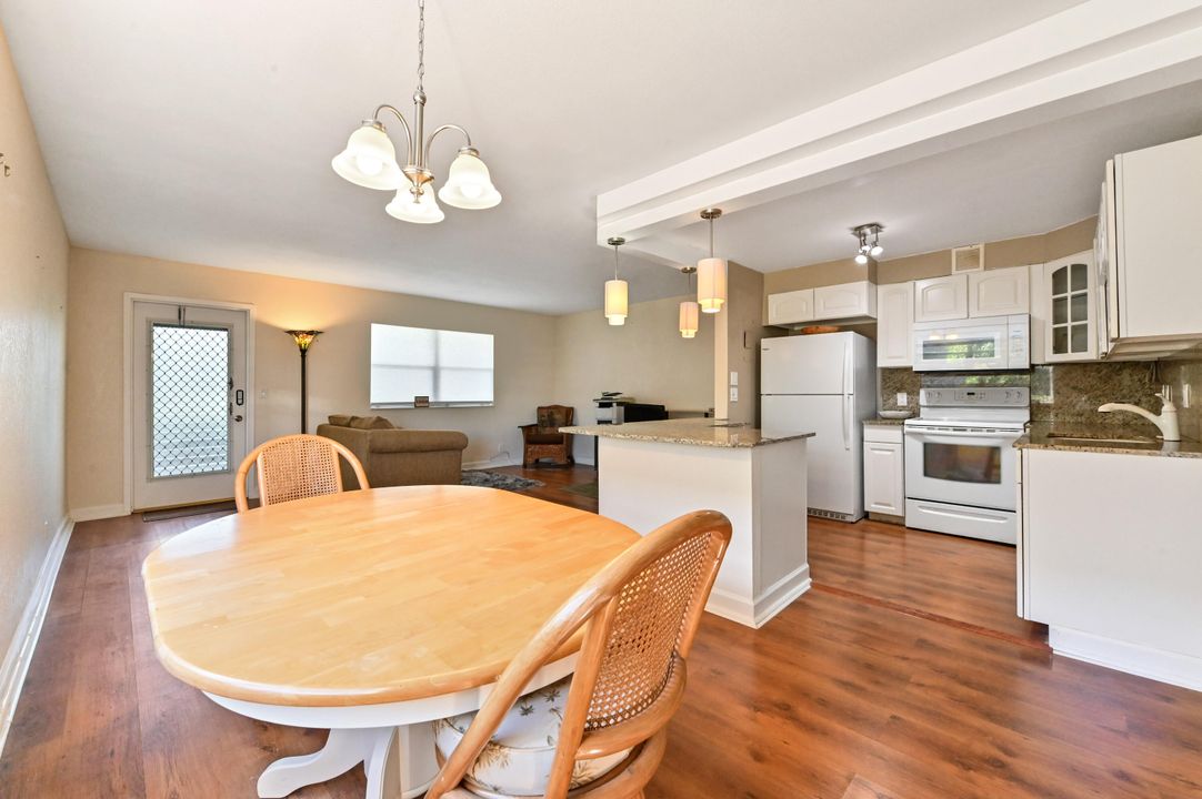 待售: $79,000 (1 贝兹, 1 浴室, 720 平方英尺)