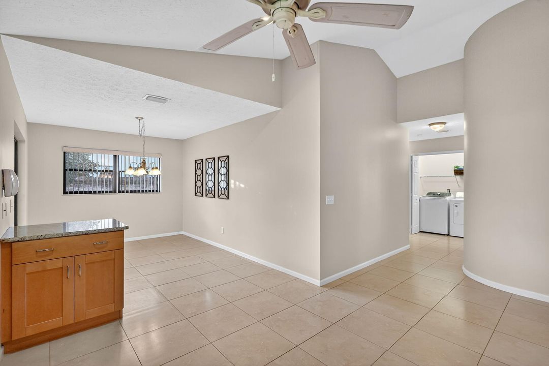 Под контрактом: $400,000 (3 спален, 2 ванн, 1724 Квадратных фут)