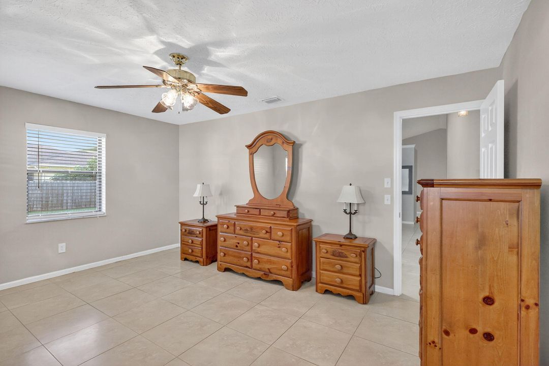 Под контрактом: $400,000 (3 спален, 2 ванн, 1724 Квадратных фут)