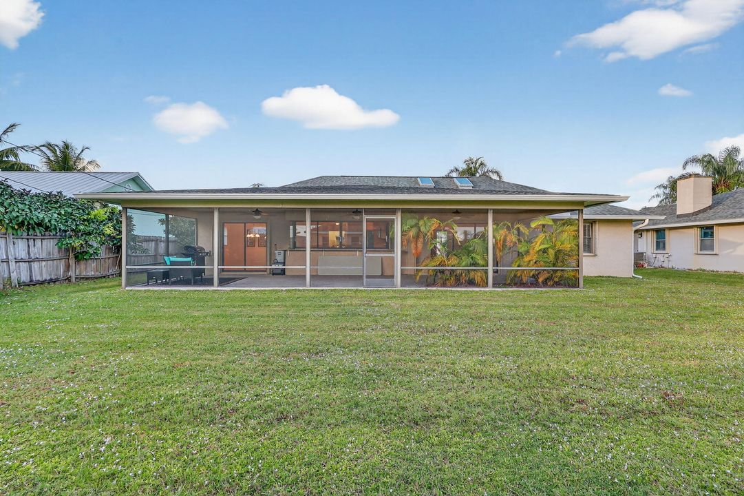 Под контрактом: $400,000 (3 спален, 2 ванн, 1724 Квадратных фут)