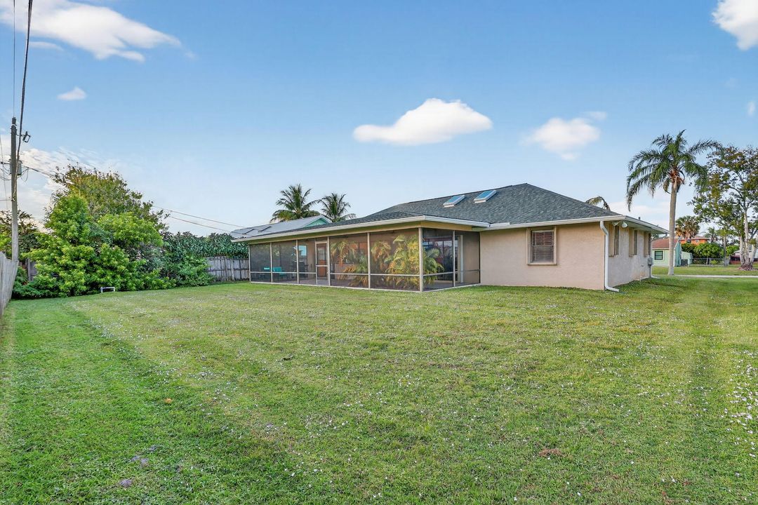 Под контрактом: $400,000 (3 спален, 2 ванн, 1724 Квадратных фут)