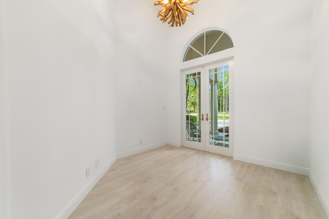 Под контрактом: $1,350,000 (5 спален, 6 ванн, 4095 Квадратных фут)