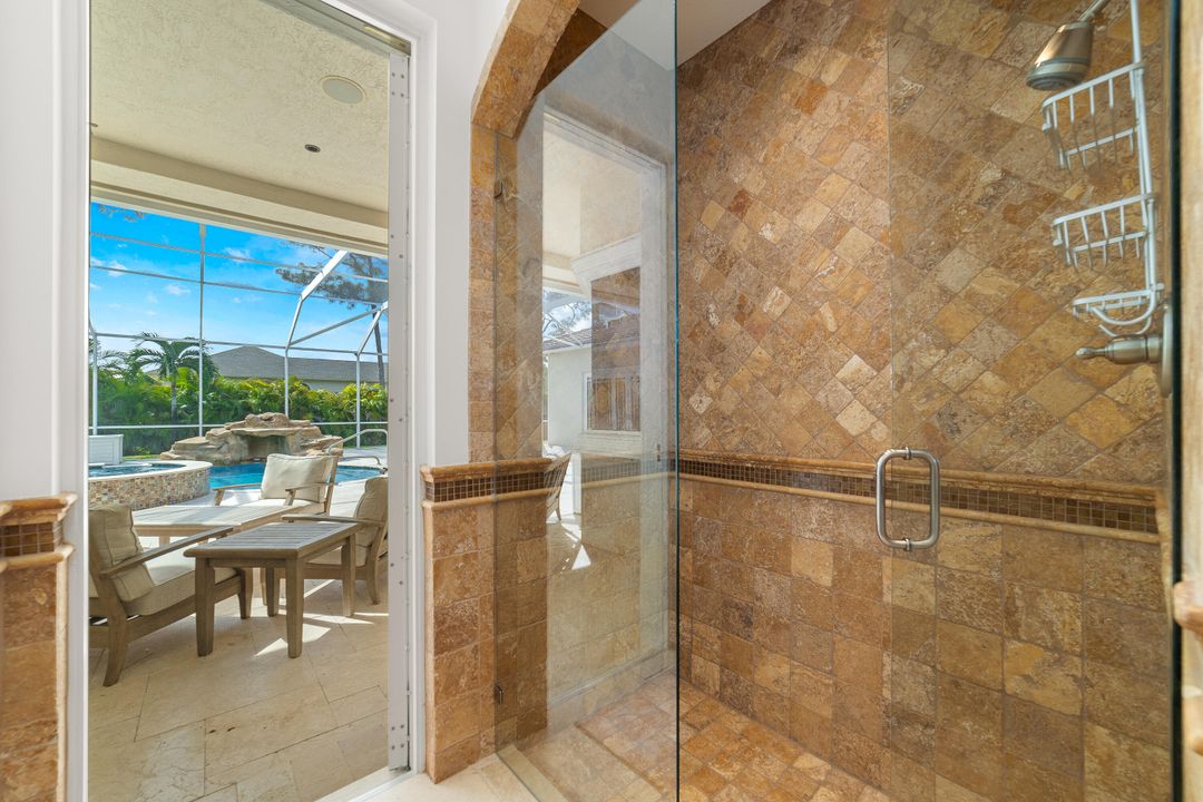 Под контрактом: $1,350,000 (5 спален, 6 ванн, 4095 Квадратных фут)