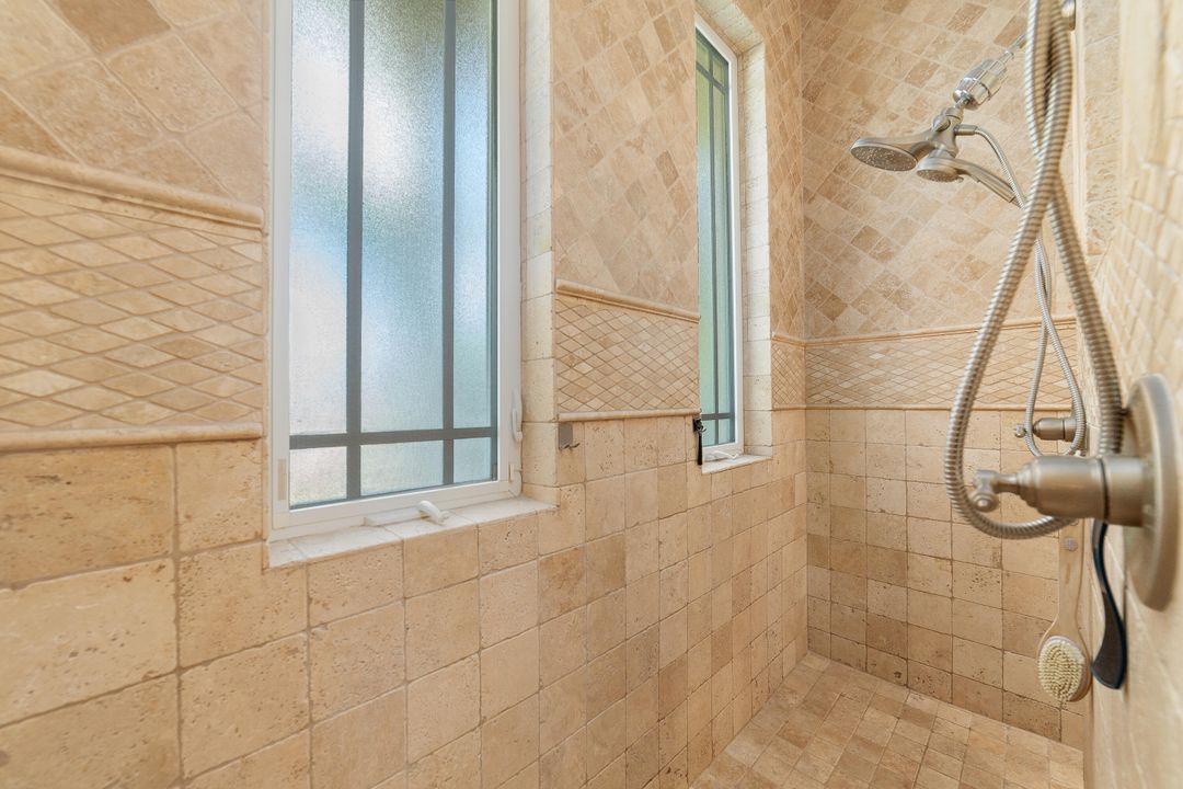 Под контрактом: $1,350,000 (5 спален, 6 ванн, 4095 Квадратных фут)